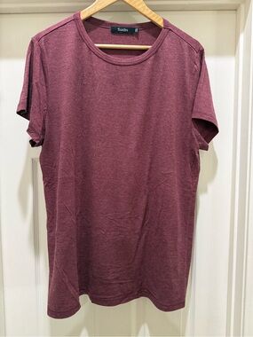 Plain Crew Neck T‑Shirt in Maroon